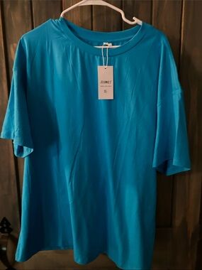 Short Sleeve Crewneck T-Shirt in Teal Blue